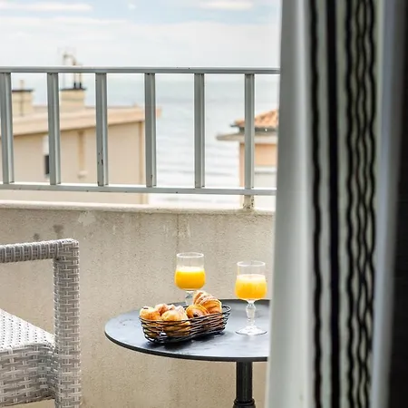 Hotel Du Midi 3*